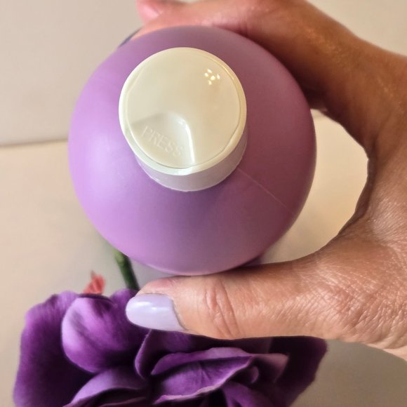 JAFRA SPECIAL EDITION ROYAL IRIS BODY OIL - Picture 4 of 4